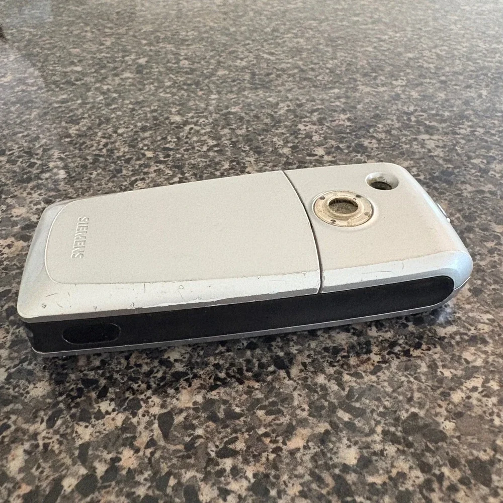 Vintage Siemens S65 Mobile Phone Silver Black Candybar Cell Phone for Parts Prop
